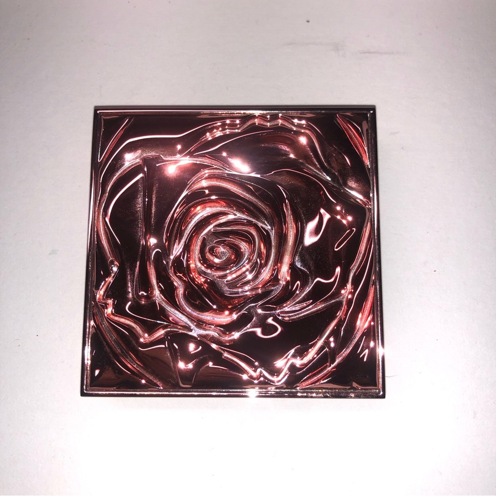 Smashbox + VLADA petal metal highlighter